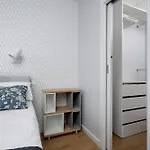 Bright Two Bedroom In With Air Conditioning And Parking By Renters Lägenhet Wrocław