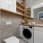 Lägenhet Bright Two Bedroom In With Air Conditioning And Parking By Renters Wrocław