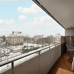 Lägenhet Bright Two Bedroom In With Air Conditioning And Parking By Renters *
