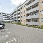 Lägenhet Bright Two Bedroom In With Air Conditioning And Parking By Renters *