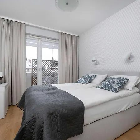 Bright Two Bedroom In With Air Conditioning And Parking By Renters Lägenhet
