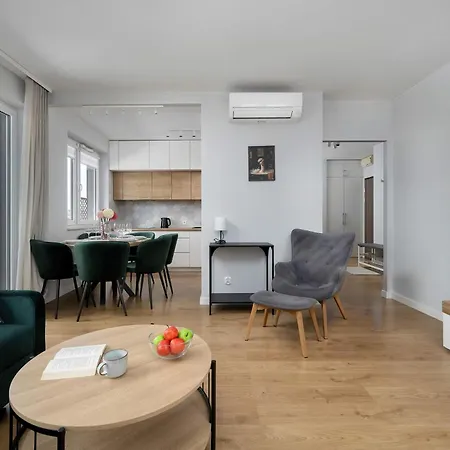 Lägenhet Bright Two Bedroom In With Air Conditioning And Parking By Renters *