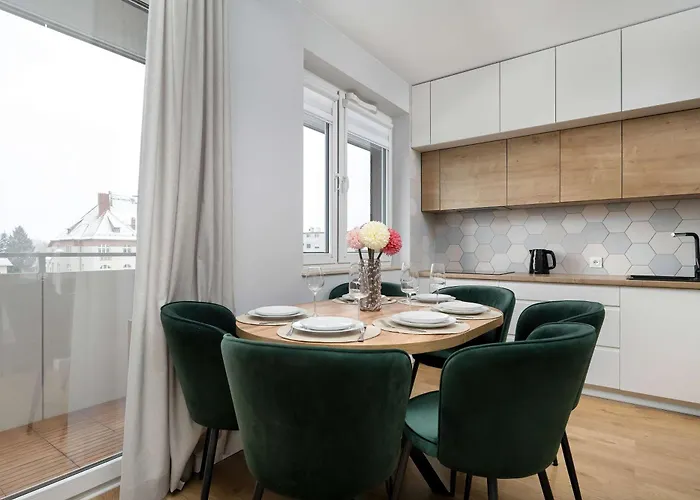 Апартаменты Bright Two Bedroom In With Air Conditioning And Parking By Renters *