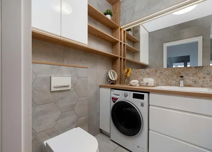 Апартаменты Bright Two Bedroom In With Air Conditioning And Parking By Renters Вроцлав