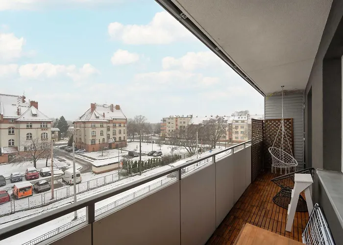 Апартаменты Bright Two Bedroom In With Air Conditioning And Parking By Renters *