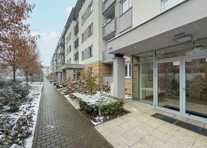 Bright Two Bedroom In With Air Conditioning And Parking By Renters