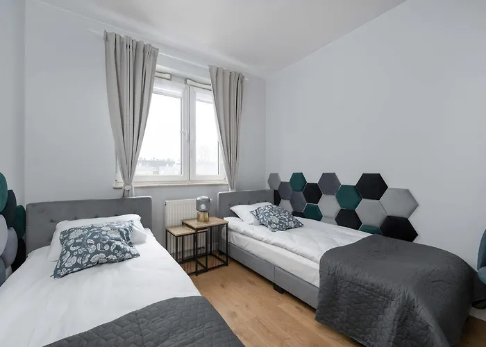 Bright Two Bedroom In With Air Conditioning And Parking By Renters Διαμέρισμα *