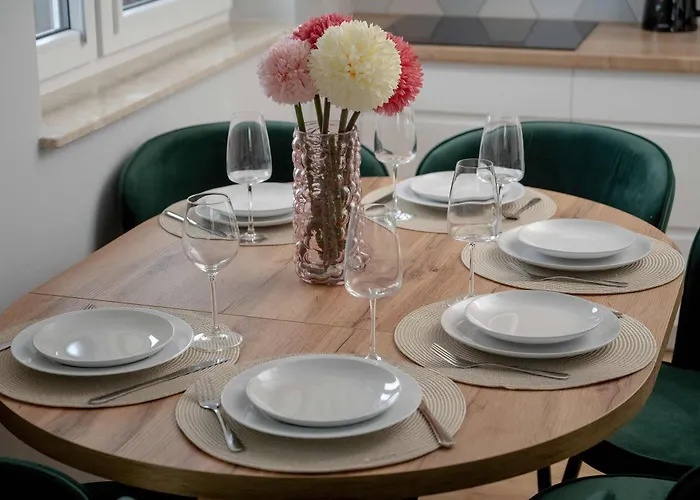 Bright Two Bedroom In With Air Conditioning And Parking By Renters