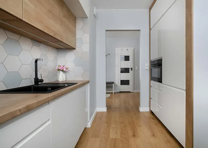 Bright Two Bedroom In With Air Conditioning And Parking By Renters Βρότσλαβ