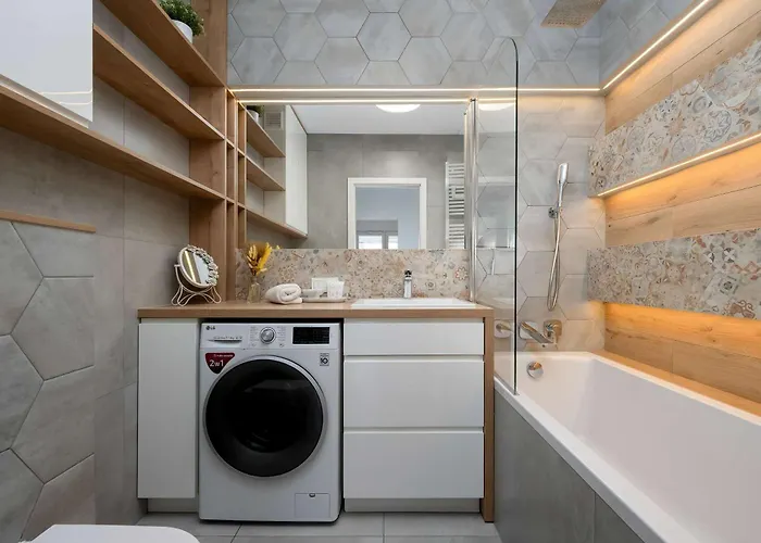 Bright Two Bedroom In With Air Conditioning And Parking By Renters *