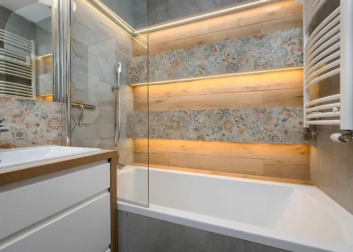 Bright Two Bedroom In With Air Conditioning And Parking By Renters Διαμέρισμα *